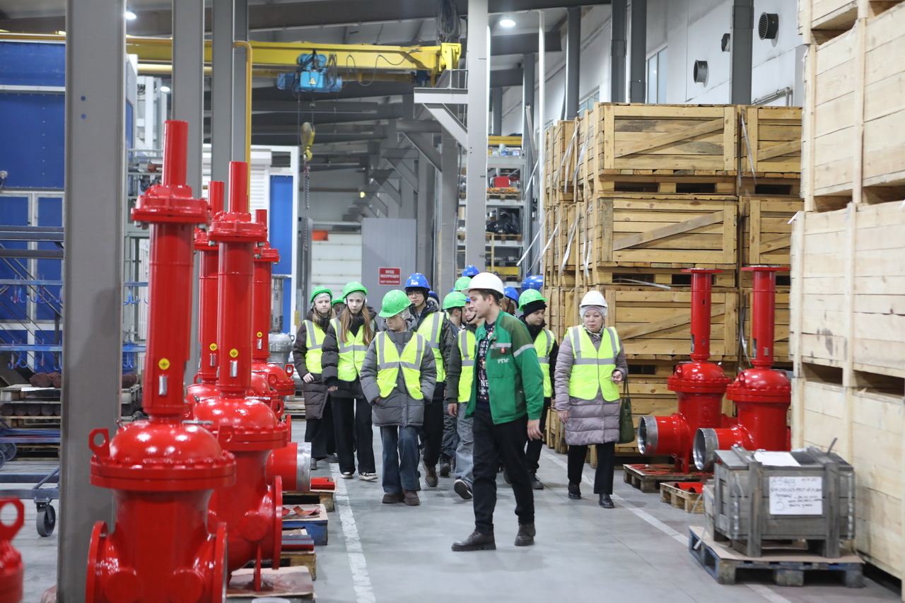 Schoolchildren at rebar builders